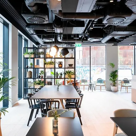 Staycity Quay Apartahotel 4*