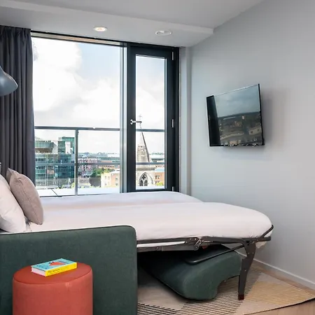 Staycity Quay Apartahotel 4*