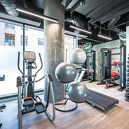 Staycity Quay Hotel 4*