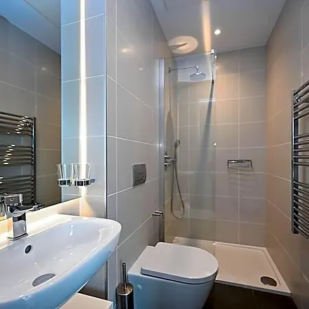 Staycity Quay Hotel 4*