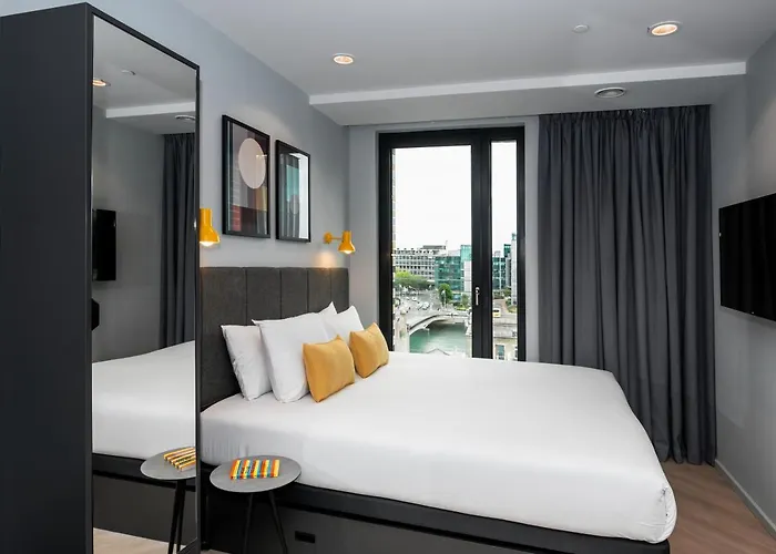 Отель Staycity Quay