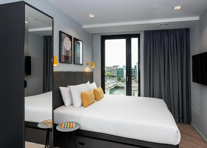 Отель Staycity Quay